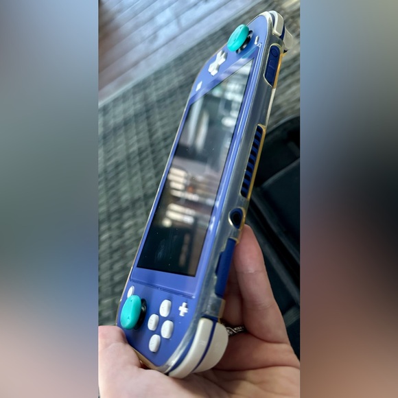 Nintendo Switch Lite - Picture 5 of 9